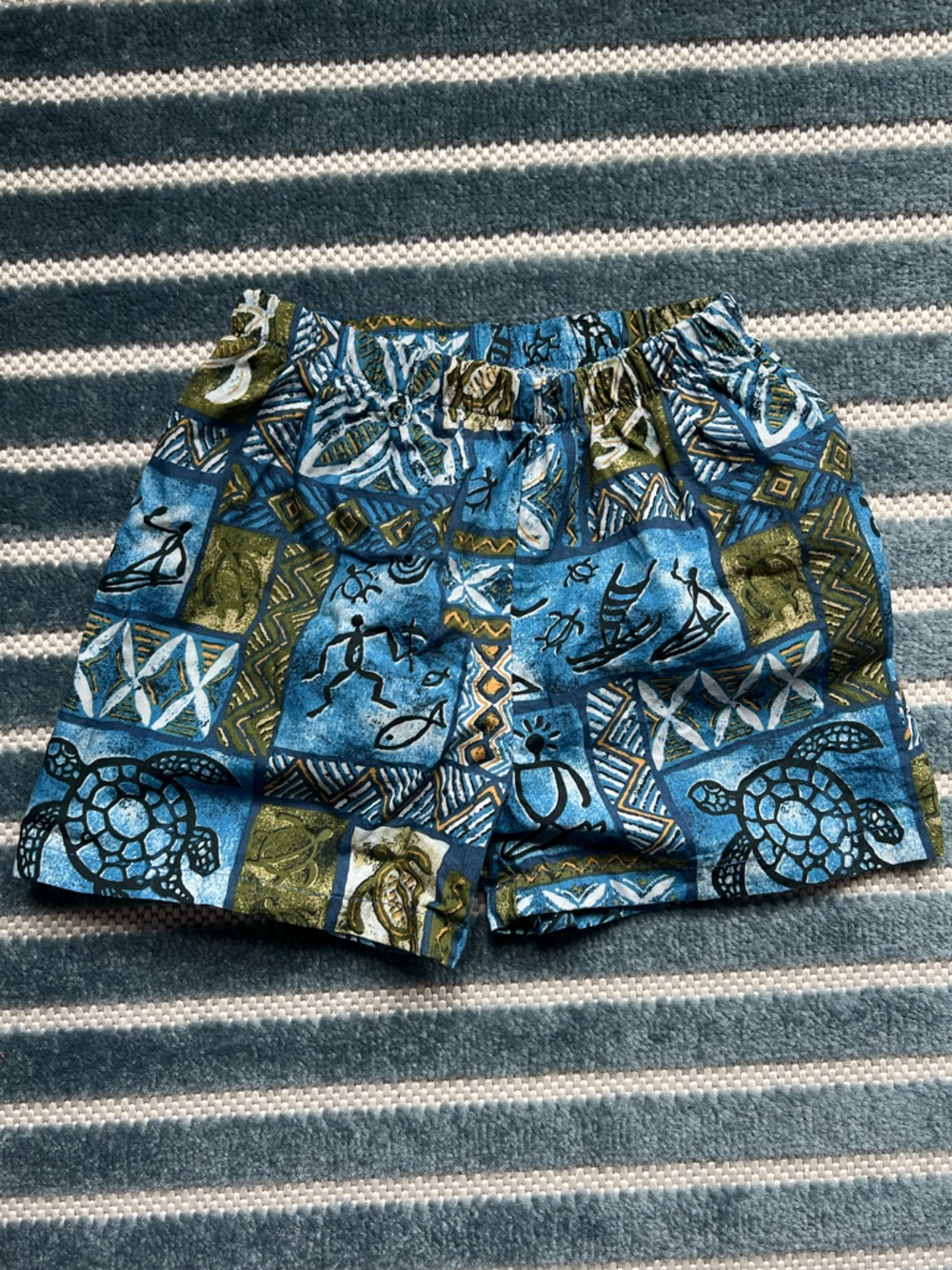 Nui Nalu Hawaiian Print Shorts Size 4, handmade in Hawaii